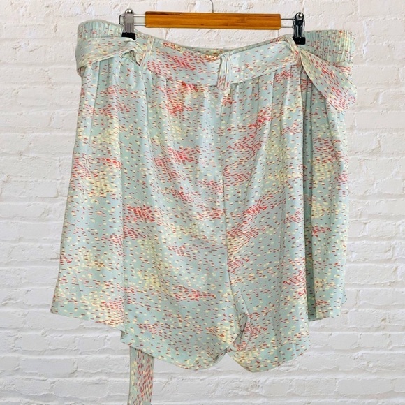 Torrid SELF TIE MID SHORT - CREPE MULTI DOTS & MINT BLUE - Picture 5 of 10